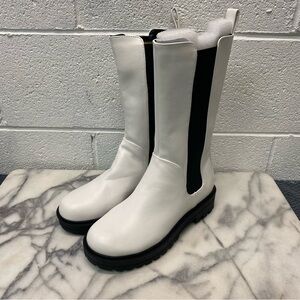 Soda Woman’s Size 9 White Narrow Calf Boots